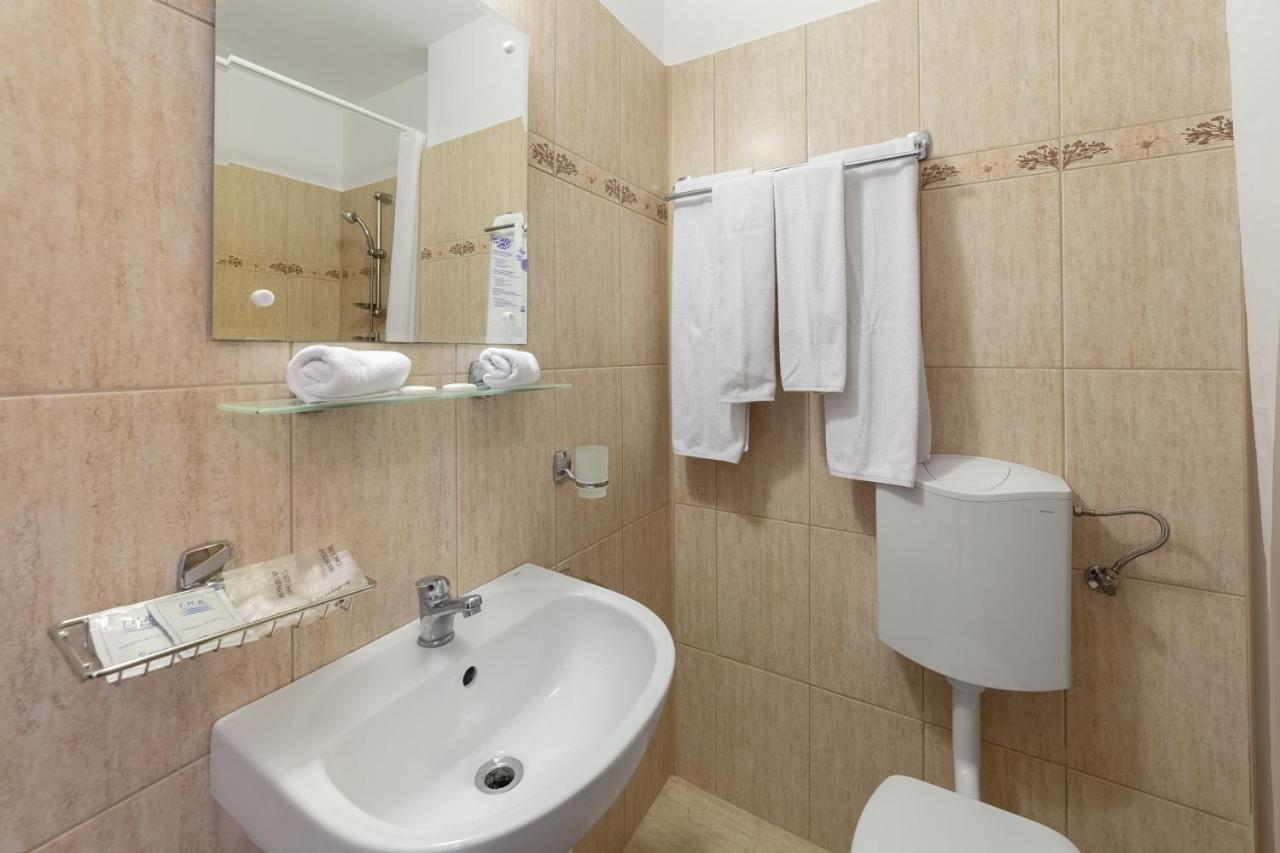 Hotel Narcis 새턴 외부 사진